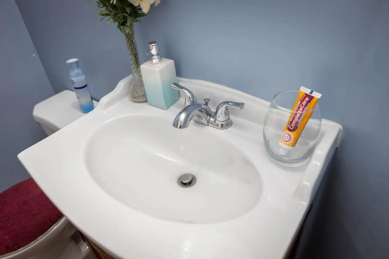 Cute 2-Bedroom Caverna Toronto 0*,  Canada
