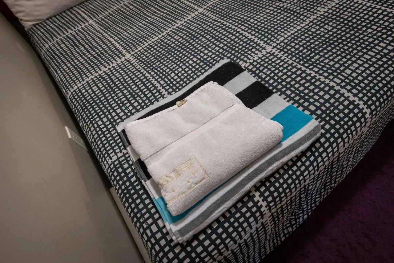 Cute 2-Bedroom Caverna Toronto Apartment